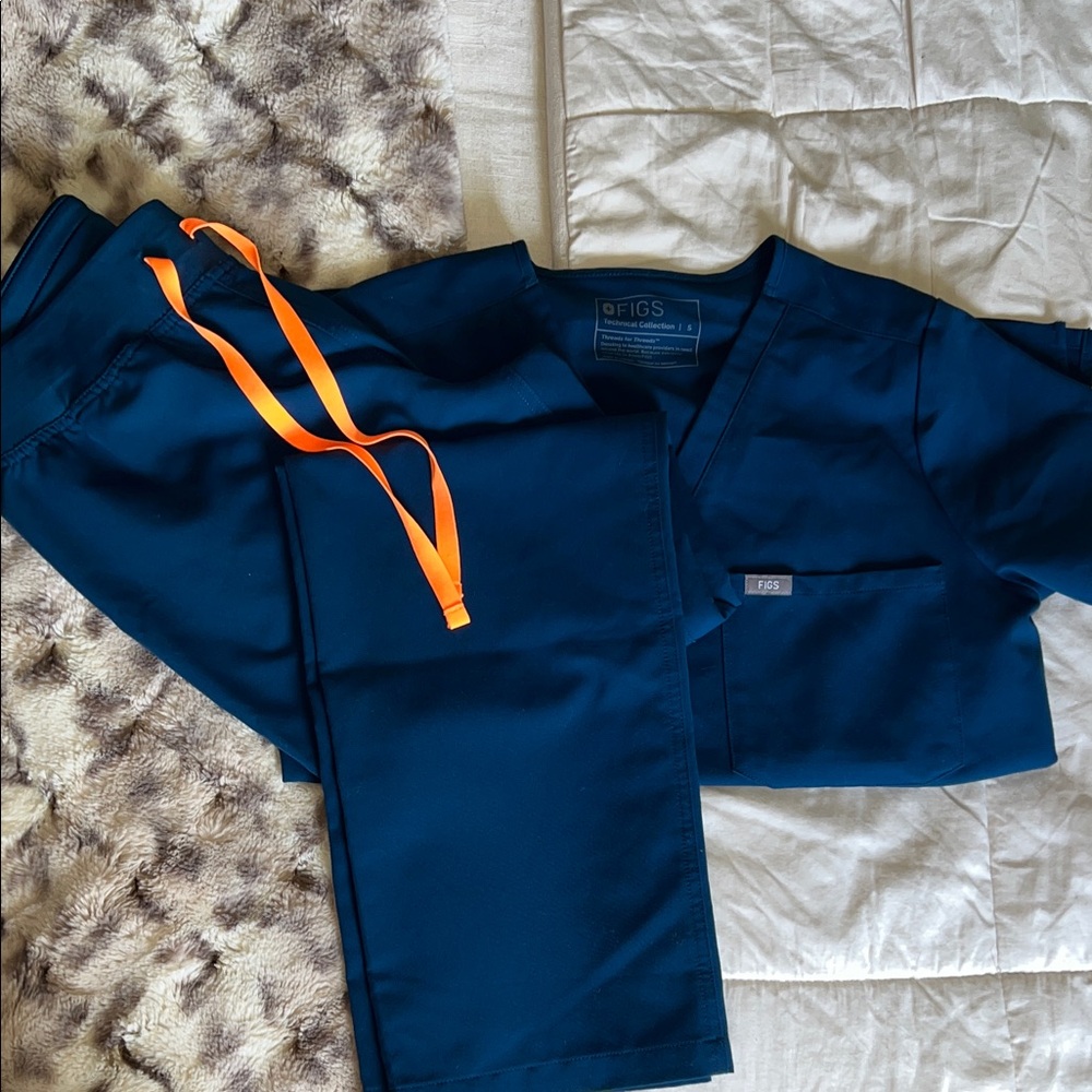 Figs Deep Reef Scrub Set with Bright Orange drawstring